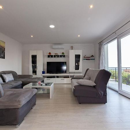Navis Sea View Apartment With Pool Makarská Exteriér fotografie