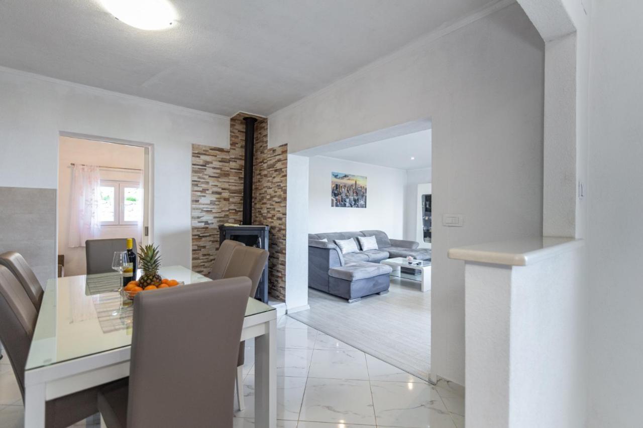 Navis Sea View Apartment With Pool Makarská Exteriér fotografie