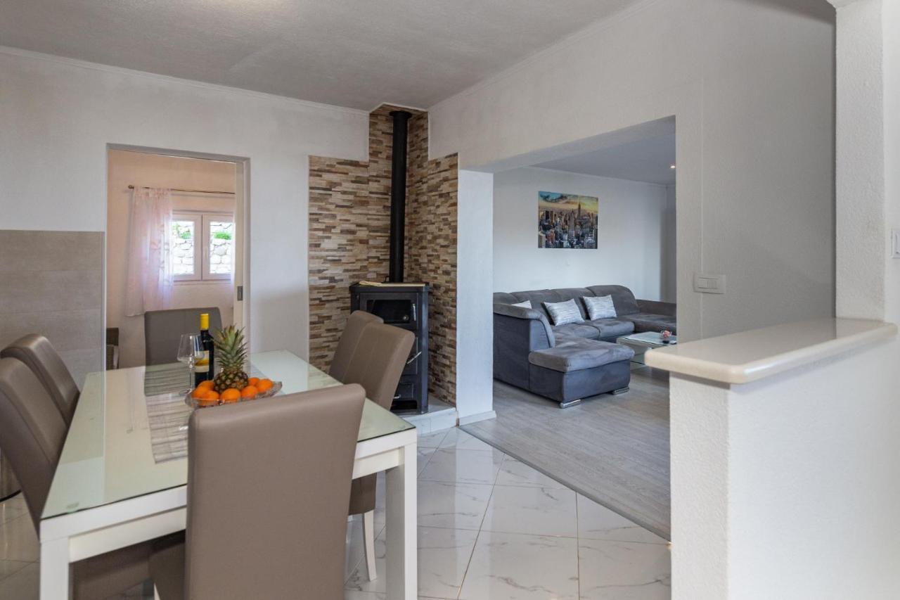 Navis Sea View Apartment With Pool Makarská Exteriér fotografie