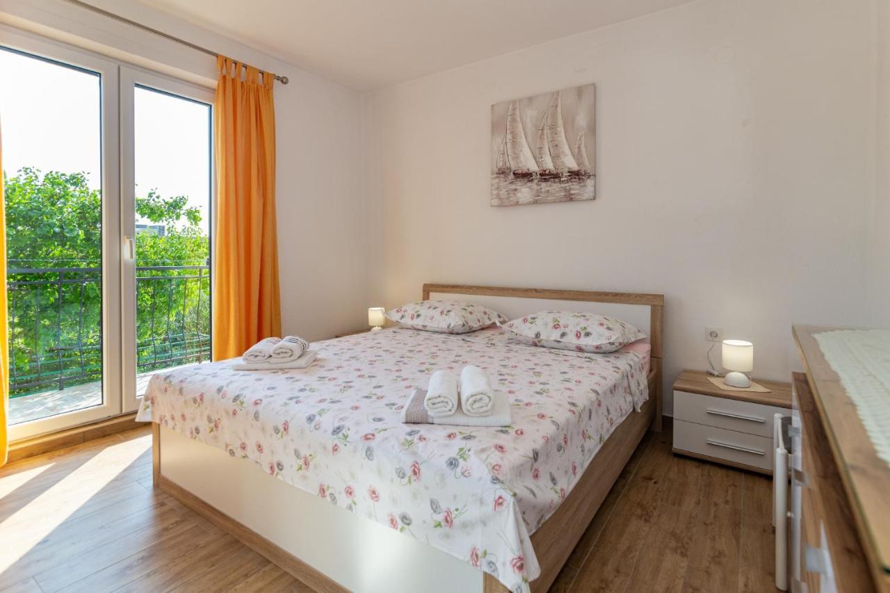 Navis Sea View Apartment With Pool Makarská Exteriér fotografie
