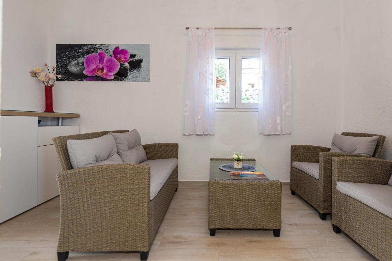 Navis Sea View Apartment With Pool Makarská Exteriér fotografie