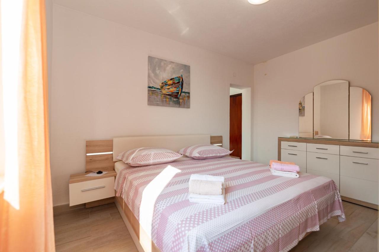Navis Sea View Apartment With Pool Makarská Exteriér fotografie