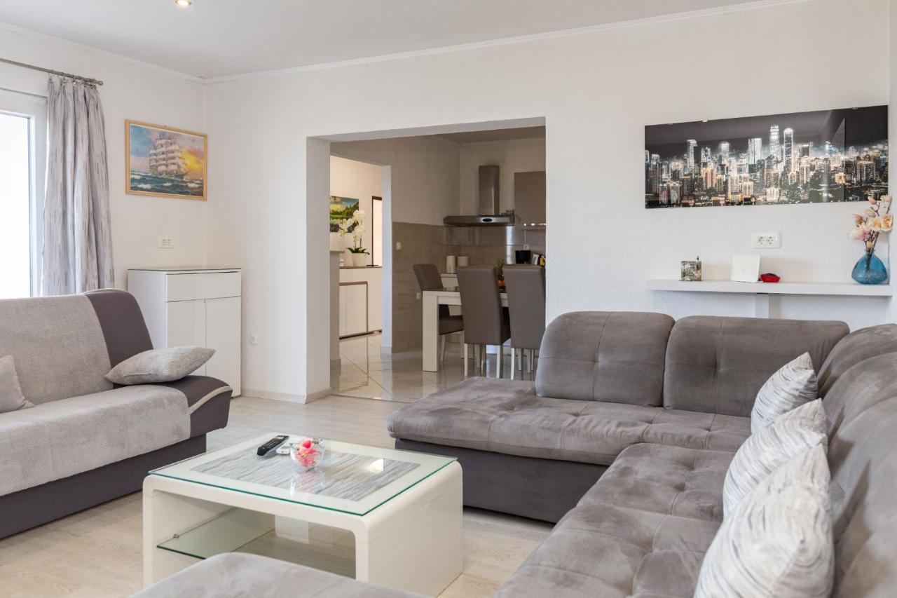 Navis Sea View Apartment With Pool Makarská Exteriér fotografie
