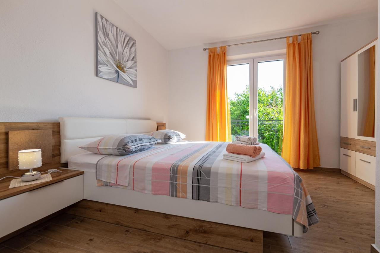 Navis Sea View Apartment With Pool Makarská Exteriér fotografie