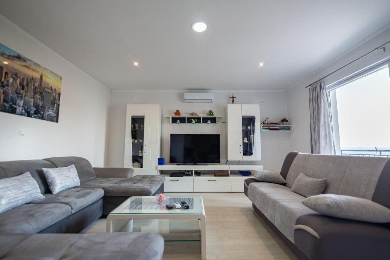 Navis Sea View Apartment With Pool Makarská Exteriér fotografie