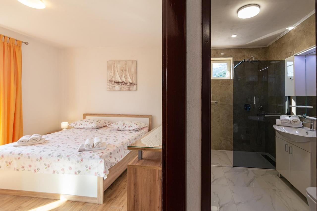 Navis Sea View Apartment With Pool Makarská Exteriér fotografie