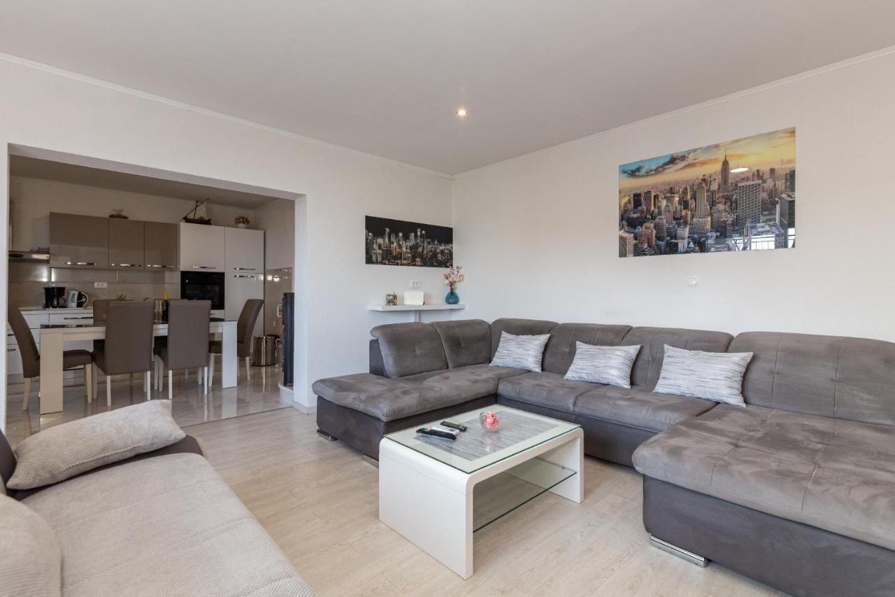 Navis Sea View Apartment With Pool Makarská Exteriér fotografie