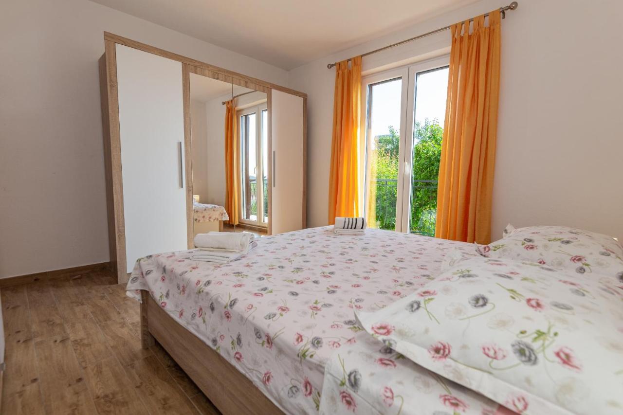 Navis Sea View Apartment With Pool Makarská Exteriér fotografie