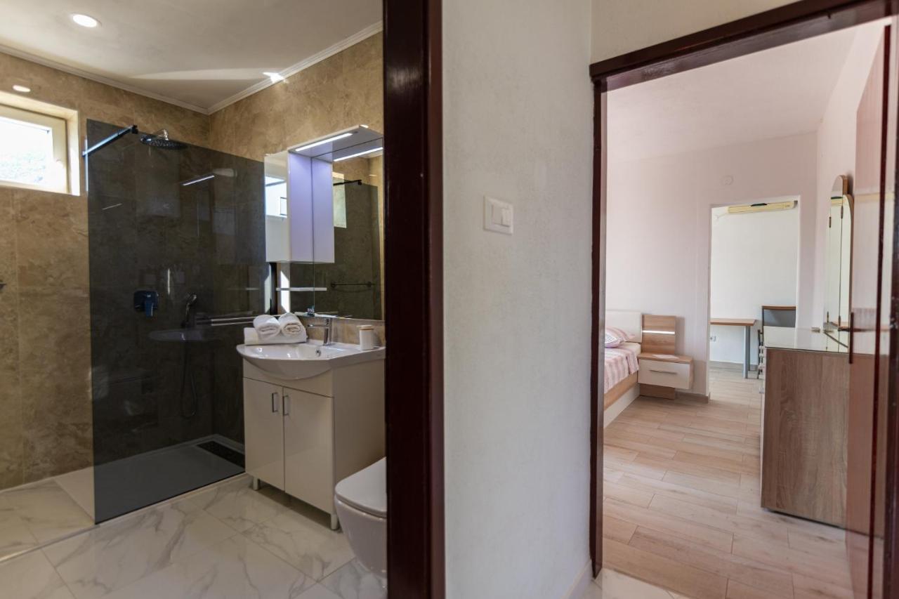 Navis Sea View Apartment With Pool Makarská Exteriér fotografie